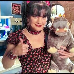 Ruched Fruit Crop Top Red Black Cherries Corset 2-Way Elastic Puff Cap Sleeve SM